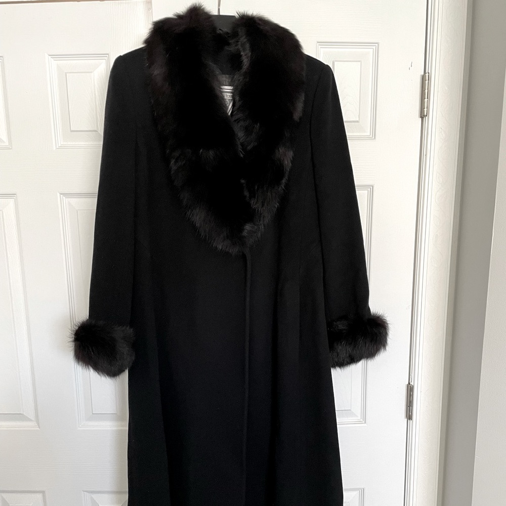 Size 8 lambs wool coat with fox fur trim, single button closure, never worn